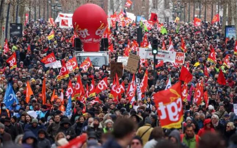 法国勒阿弗尔港海运注意！被罢工抗议者封锁，货运卡车临时被困