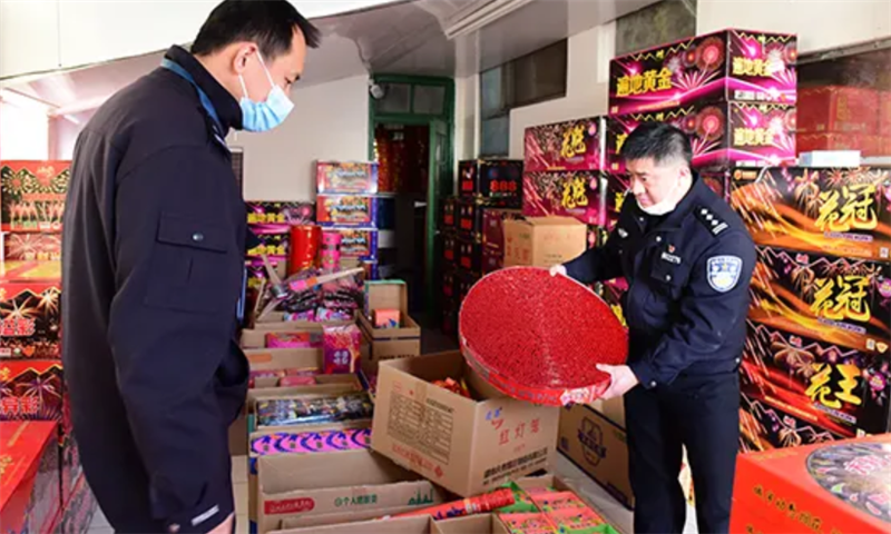 广州海关查获伪瞒报危险货物烟花爆竹22吨