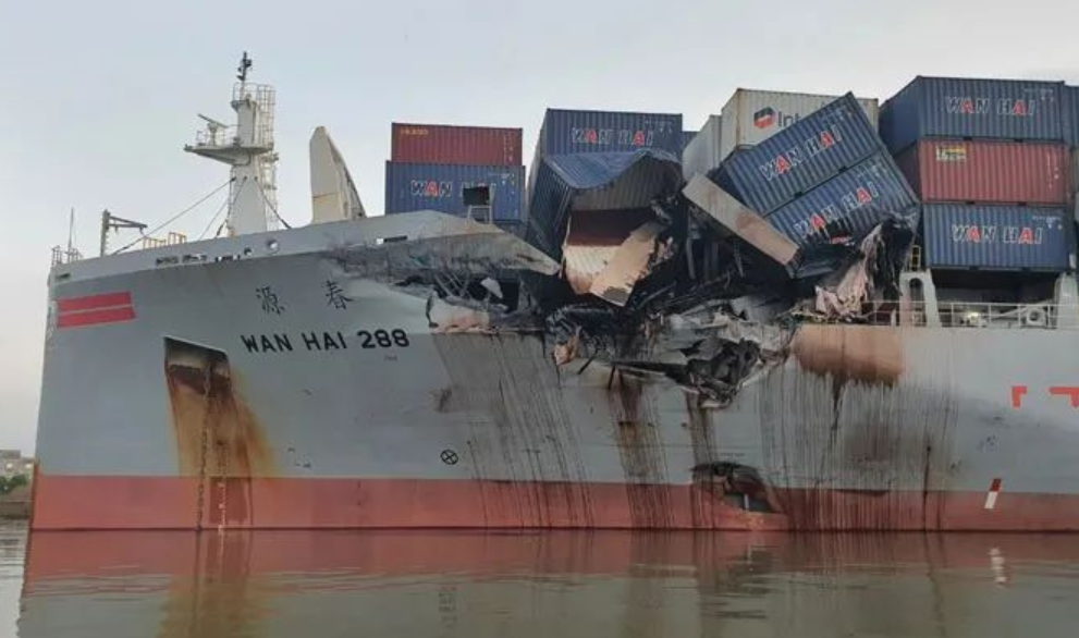 越南专线物流资讯：越南海运胡志明港集装箱船相撞,严重受损！