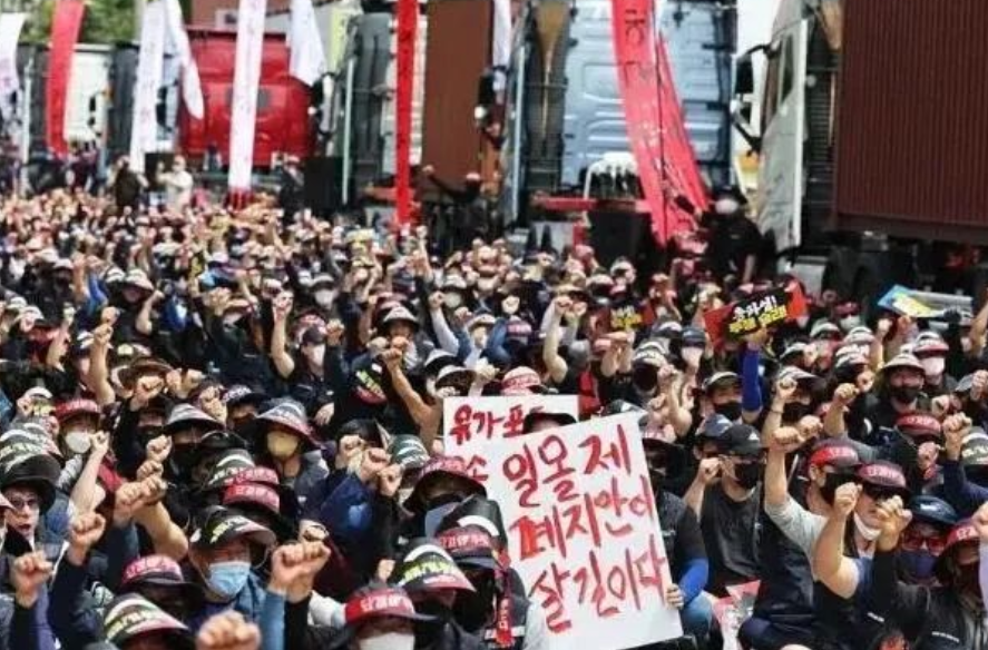 1韩国货车司机罢工.png